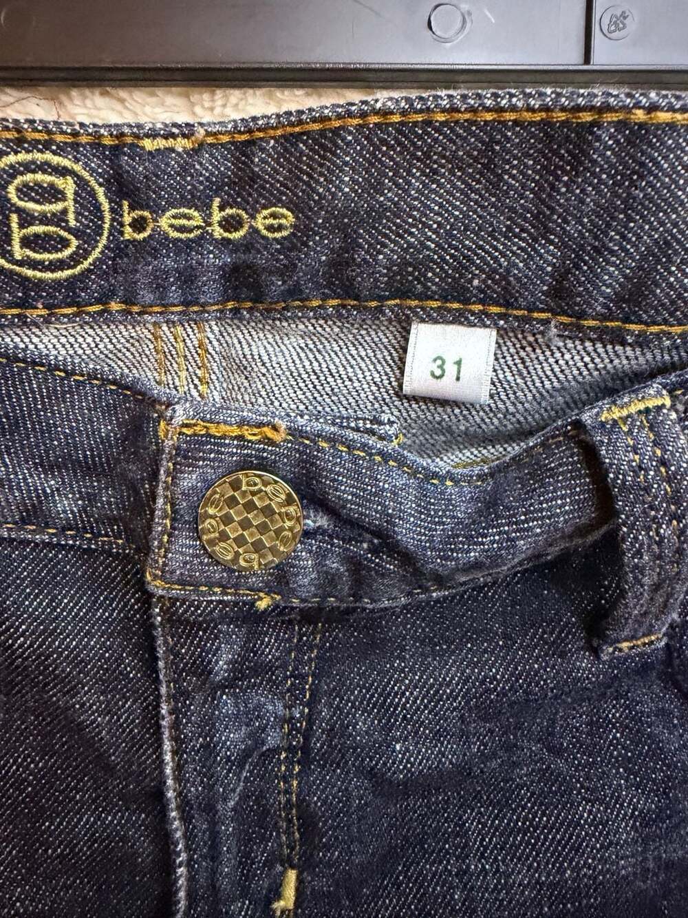 Bebe Vintage Y2K Dark Wash Denim Cuffed Capri Jeans Size 31